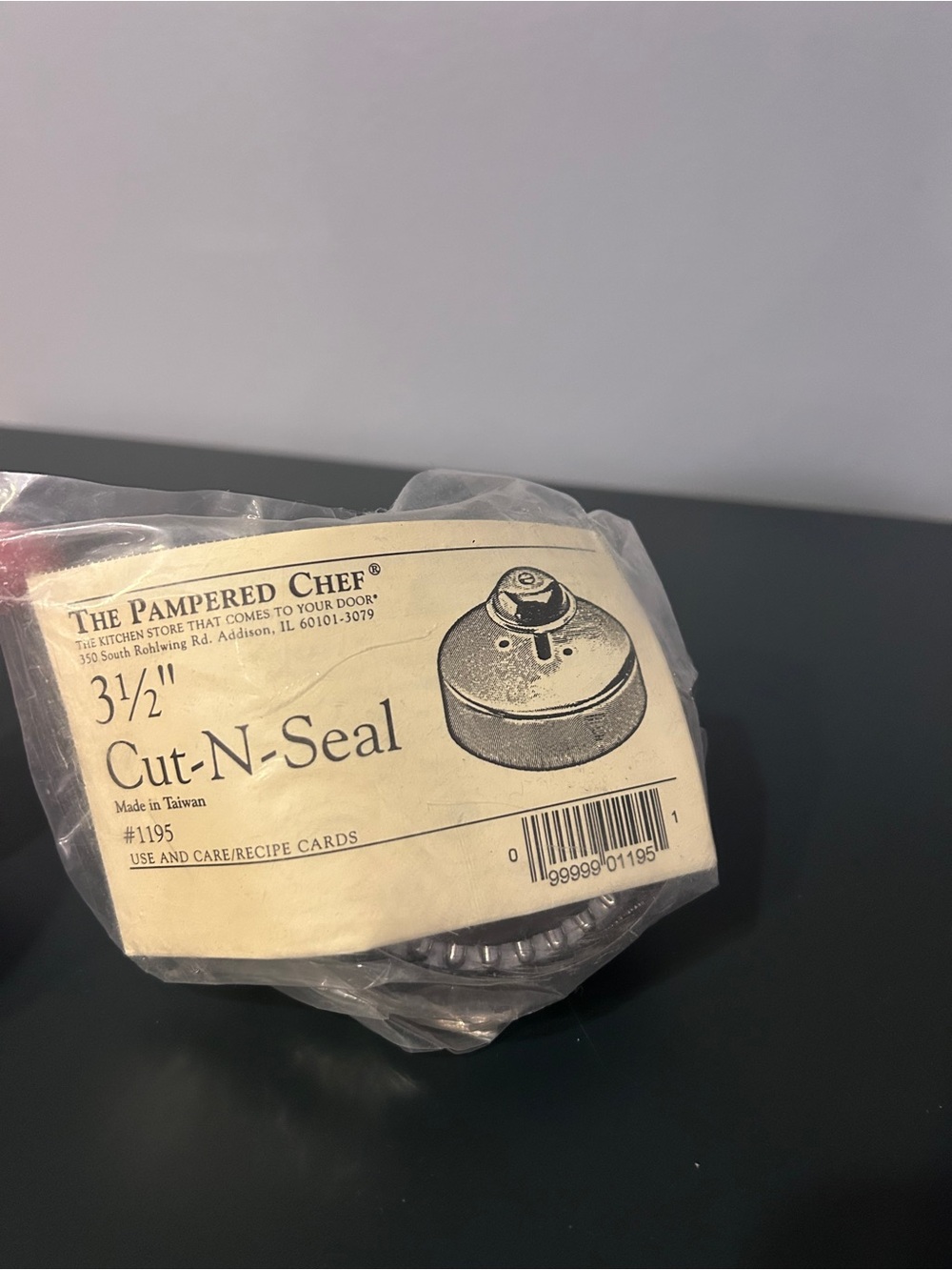 The Pampered Chef Cut and Seal Tool